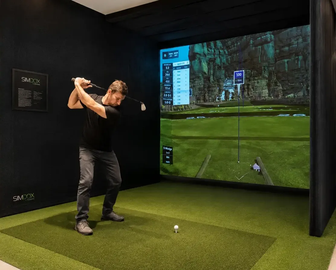 Indoor golf simulator at DeskPlex Hawthorn, giving members a premium on-site recreational space to practise their swing, take a break from the workday or enjoy a social activity alongside DeskPlex’s coworking, private office and meeting facilities.